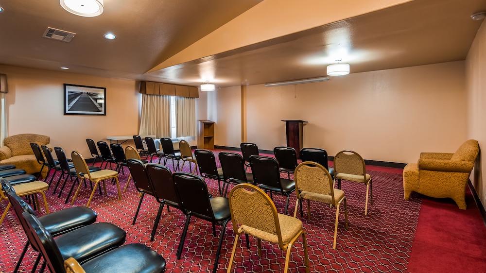 Best Western Plus The Woodlands 31/31