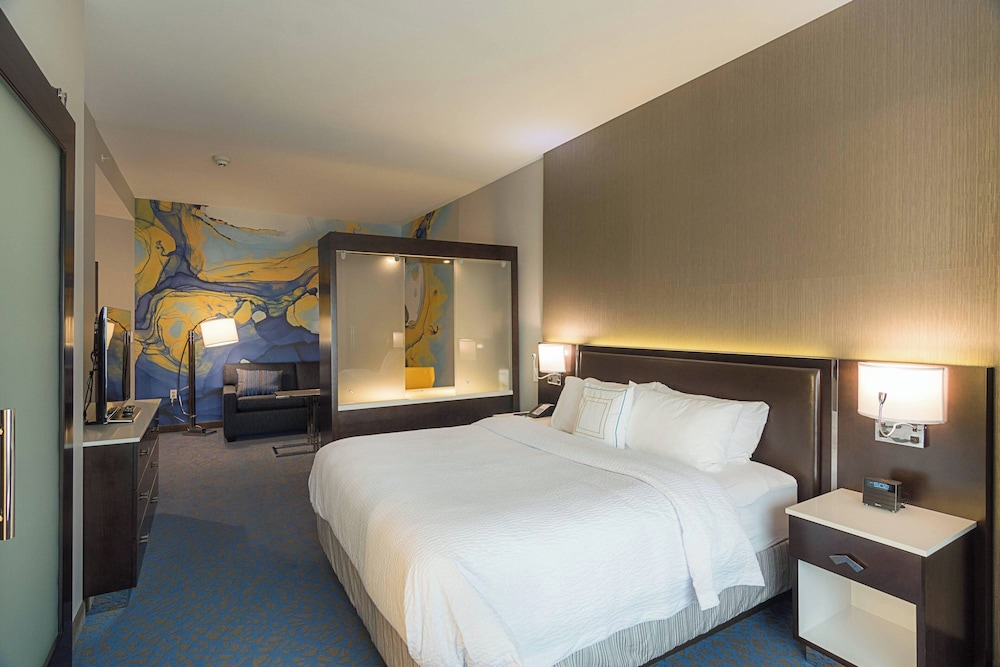 SUITE, KING BED, SOFA, ACCESSIBLE
