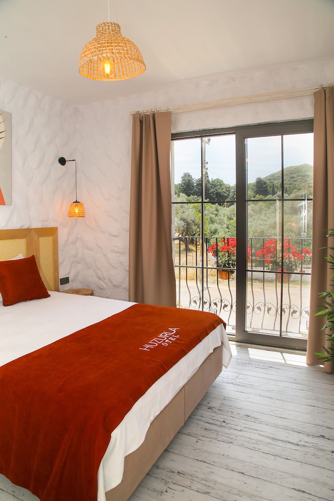 Huzurla Otel 12/50