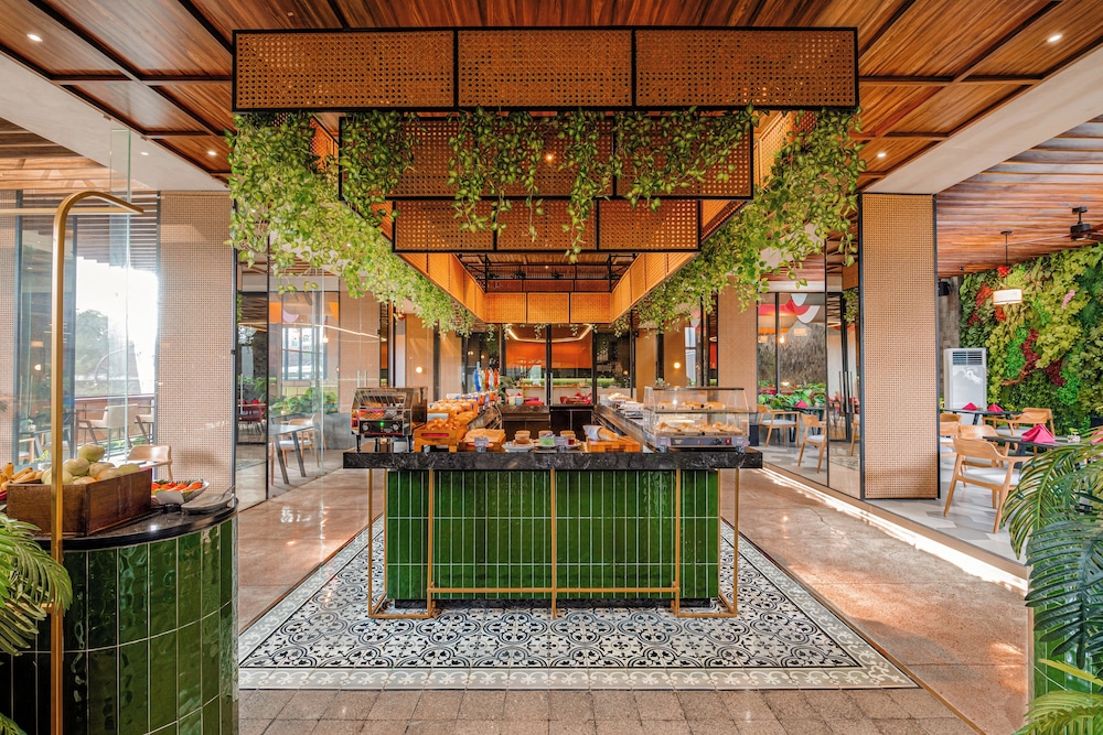 EXCOTEL Design Hotel Surabaya 12/57
