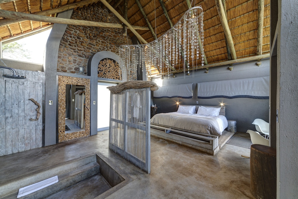 Naankuse Lodge 24/65