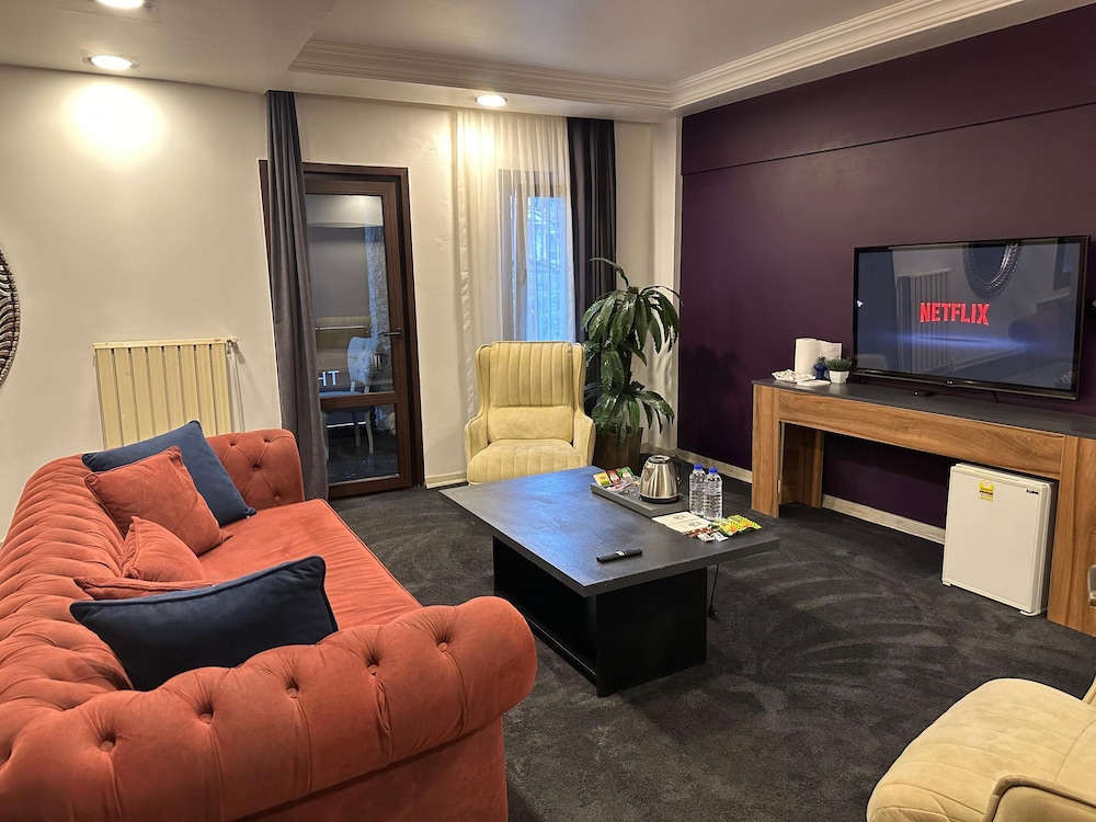 Mavilla Hotel 30/50
