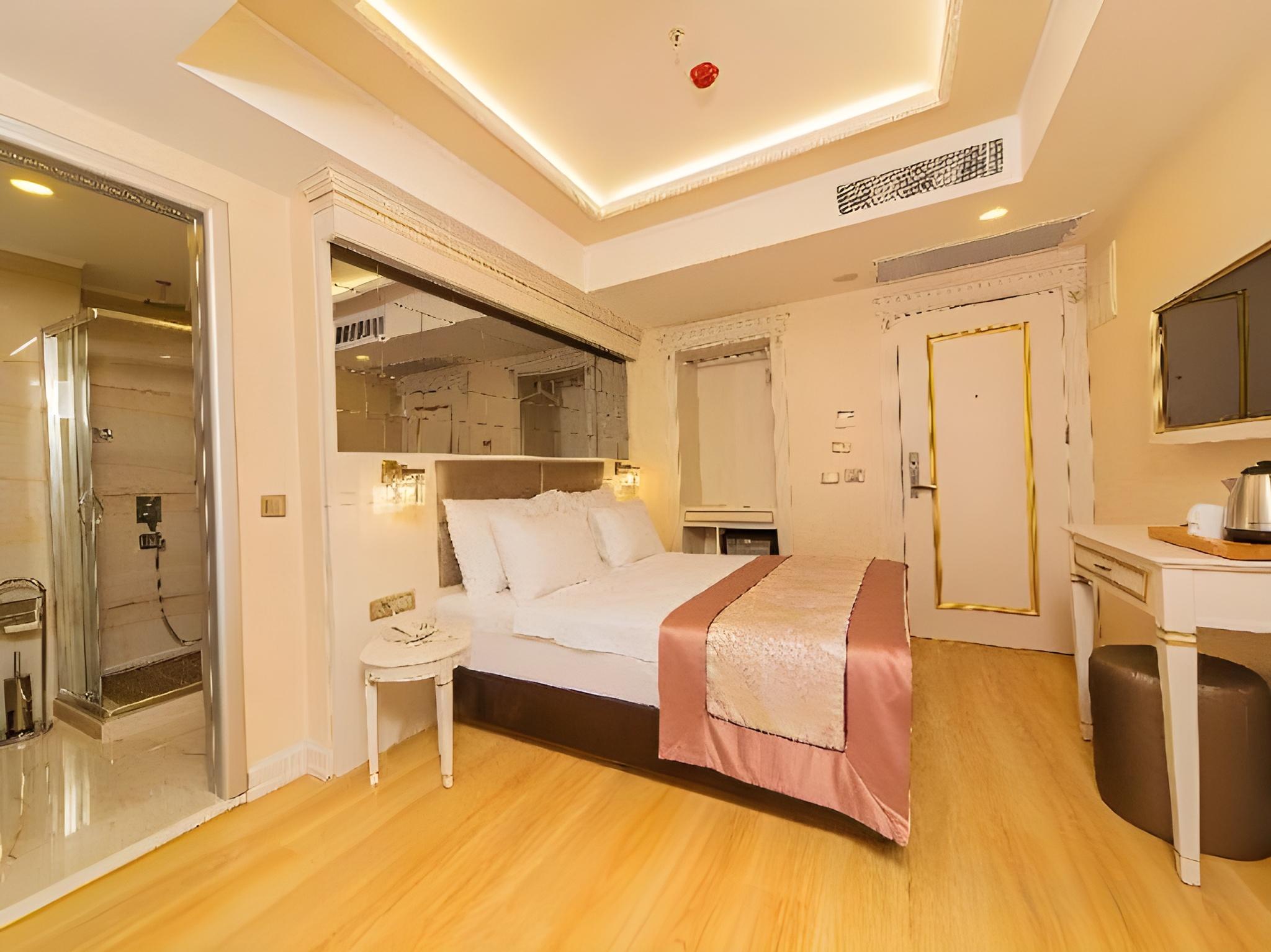 Economy, Basement, Triple, 1 Double and 1 Single Bed, No Window