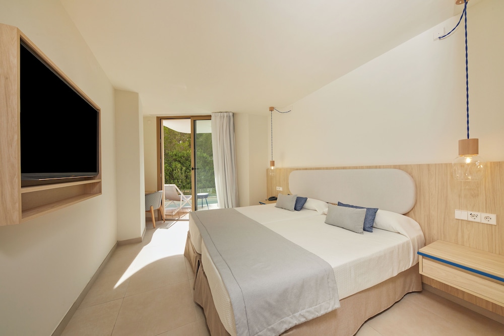 SWIM UP, DOUBLE BED, BALCONY