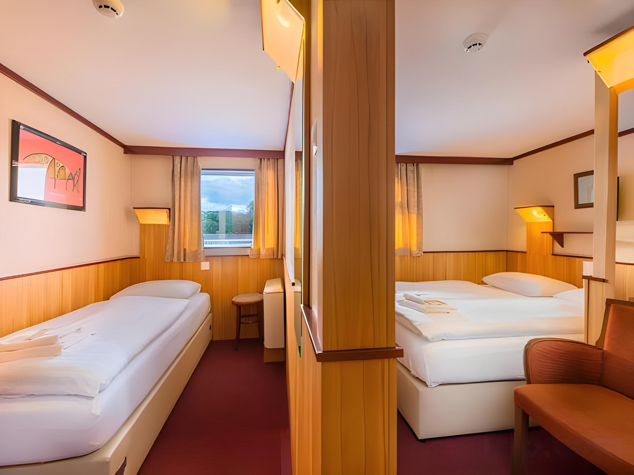 Boat, Cabin, Triple