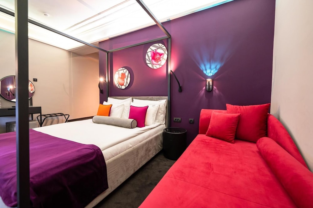 غرفة بريميوم بسرير كينج مع أريكة، Artloft Hotel 3/10