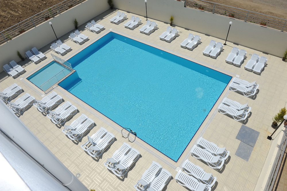 A Hotel Side 30/54
