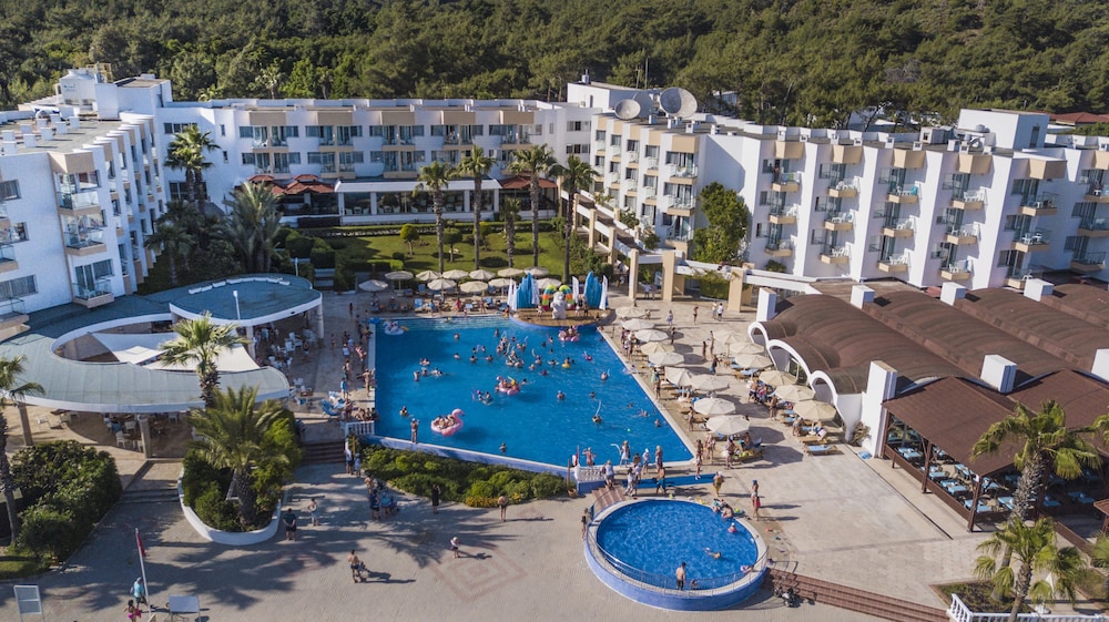 Fortezza Beach Resort 4/70
