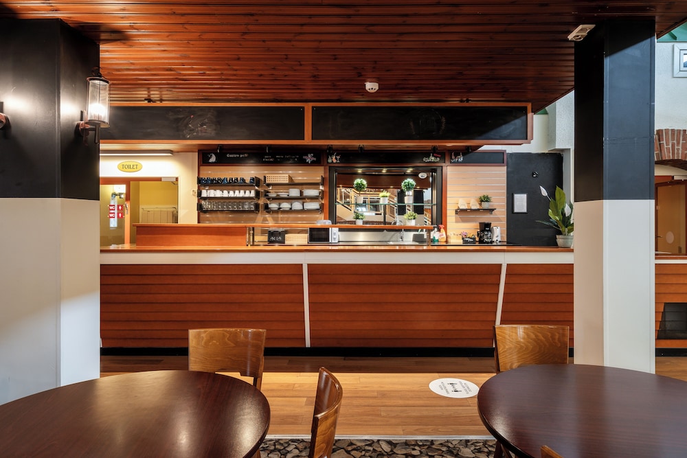 restaurant cafeteria