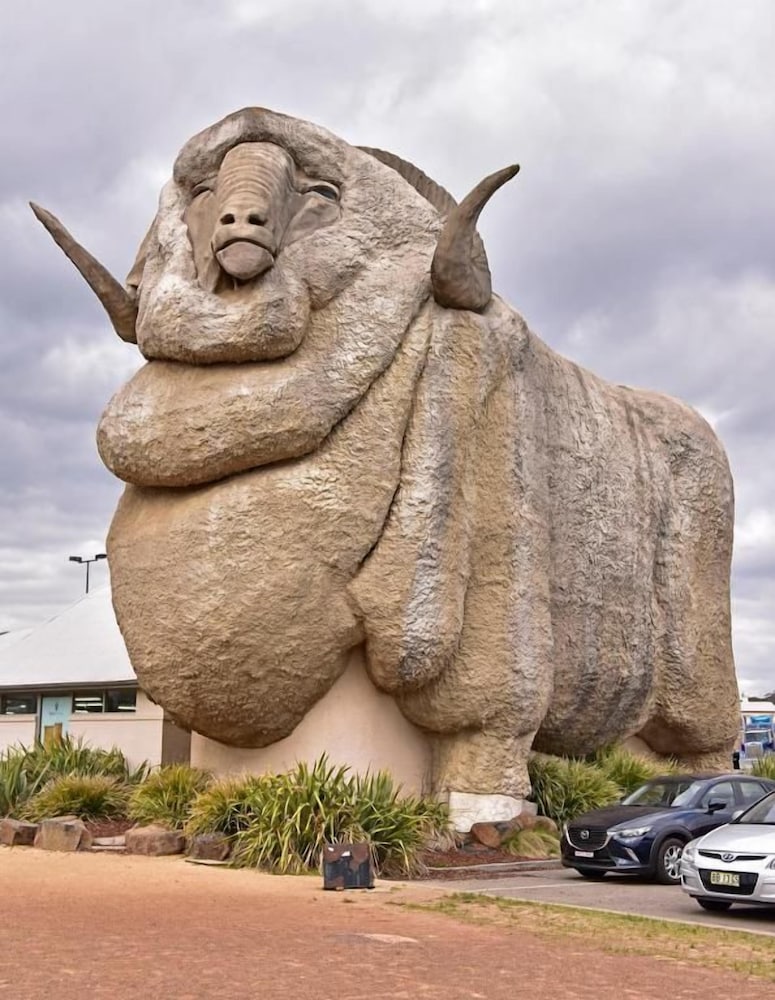 Goulburn Motor Inn 53/59