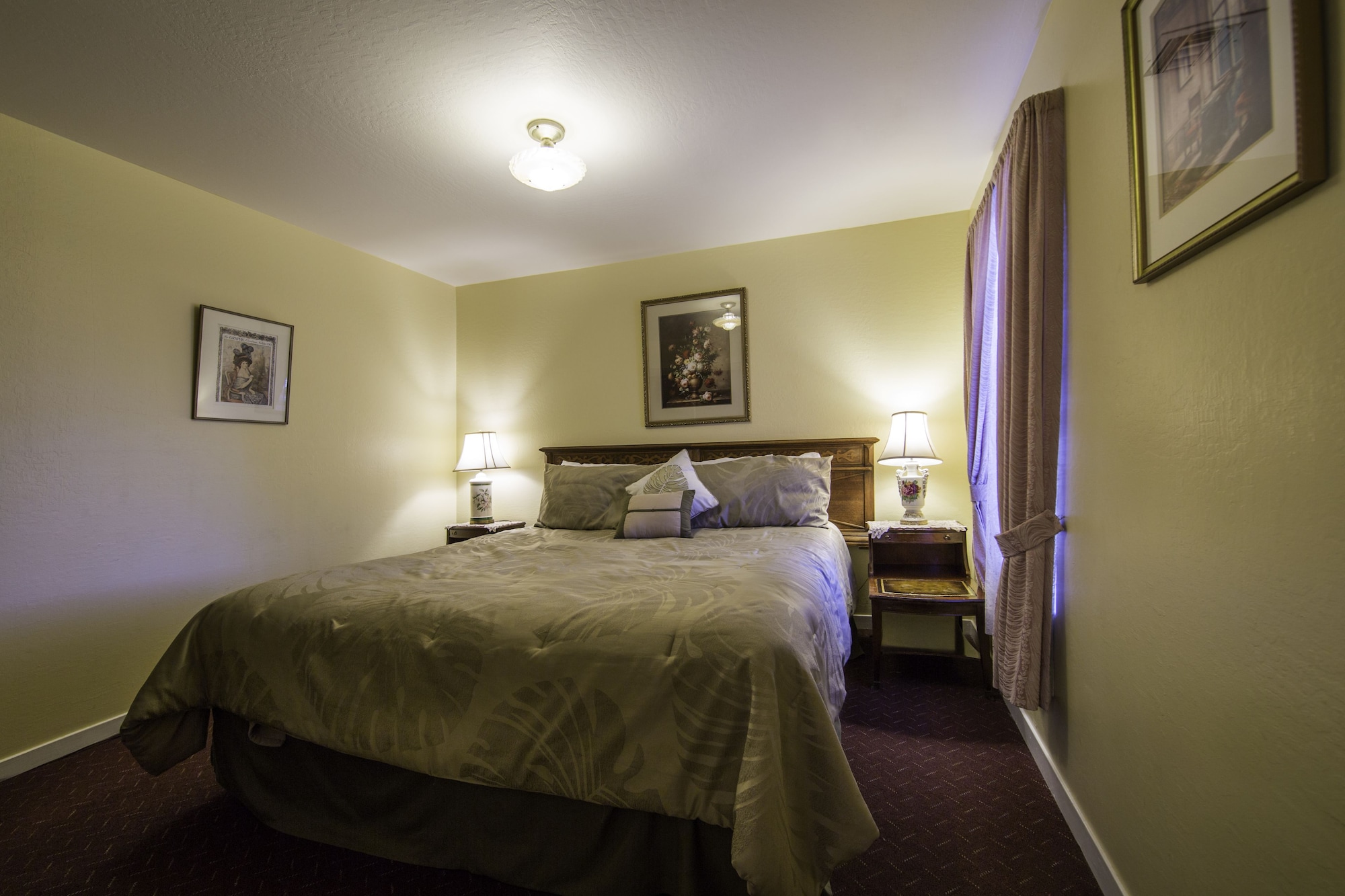 SUPERIOR, SUITE, KING BED, KITCHENETTE