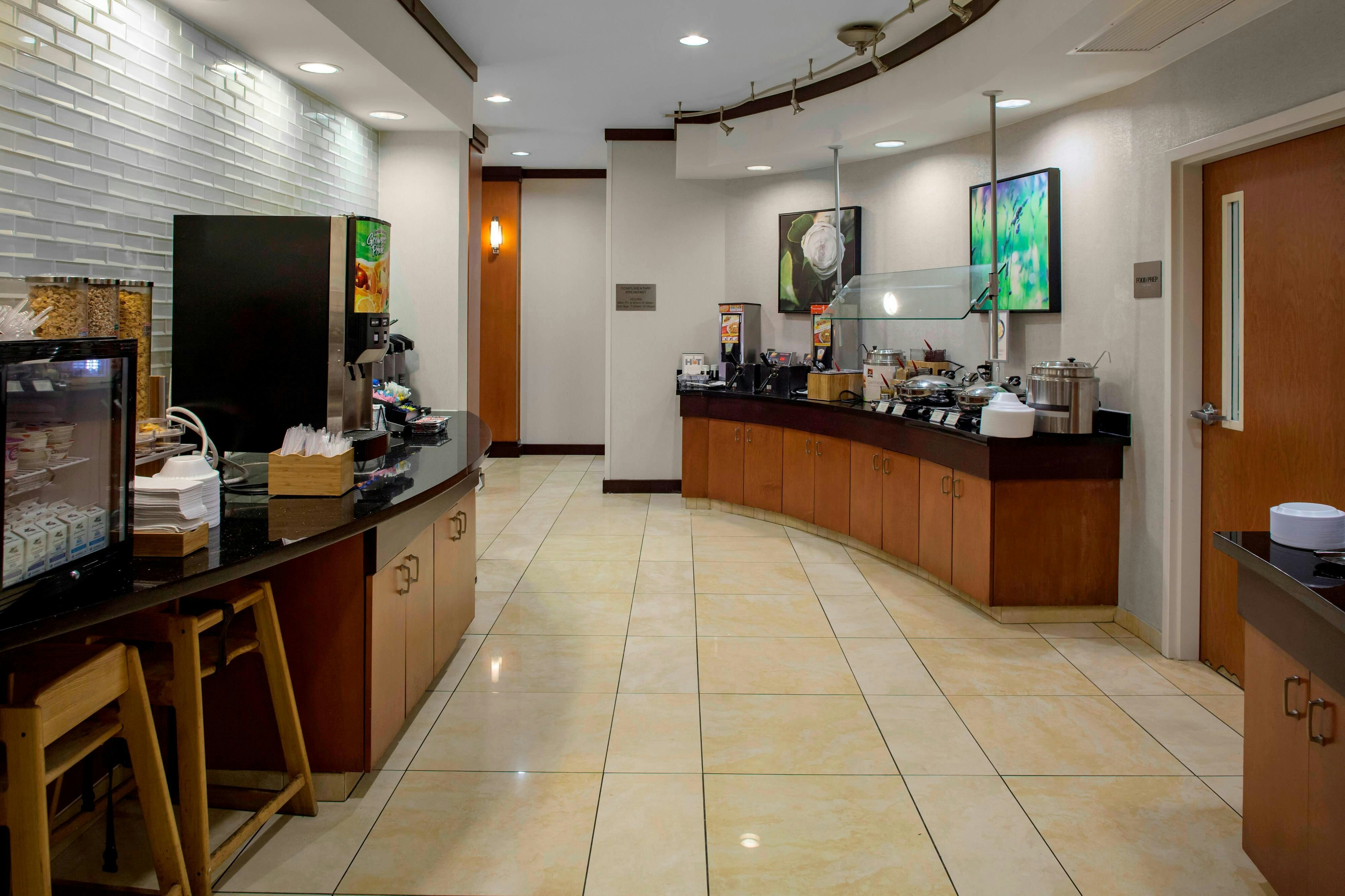 Fairfield Inn Suites By Marriott Montgomery Eastchase Pkwy 8/50