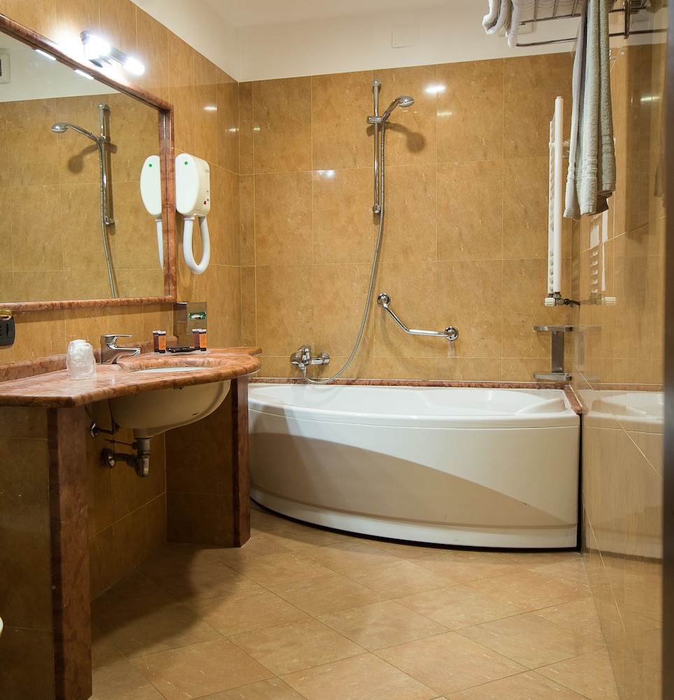 غرفة ثلاثية بسرير مزدوج مع أريكة، Hotel Della Valle 7/7