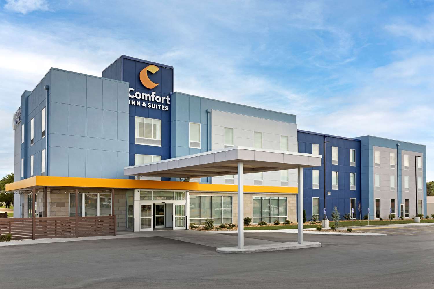 Comfort Inn & Suites Mountain Grove US-60 4/26