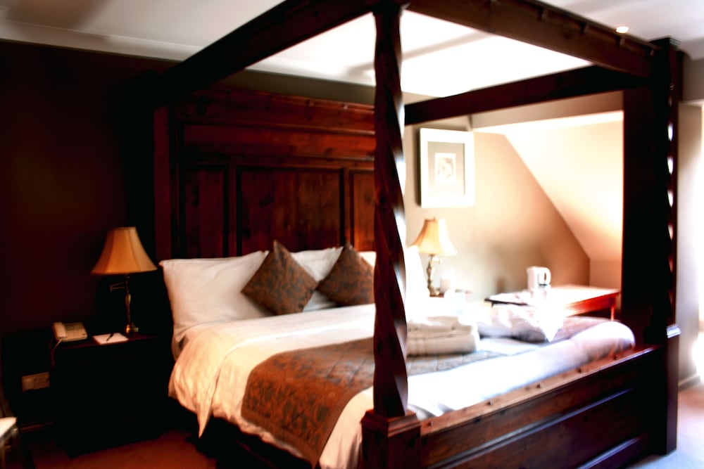 MARSH FARM HOTEL 10/50