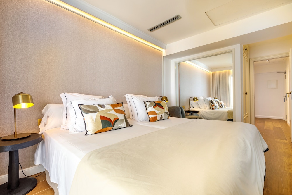 SUITE, APARTMENT