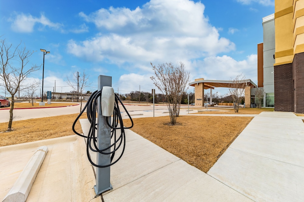 Fairfield Inn & Suites By Marriott Gainesville I-35 24/39