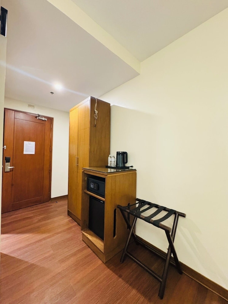 Pearl Lane Hotel 12/32