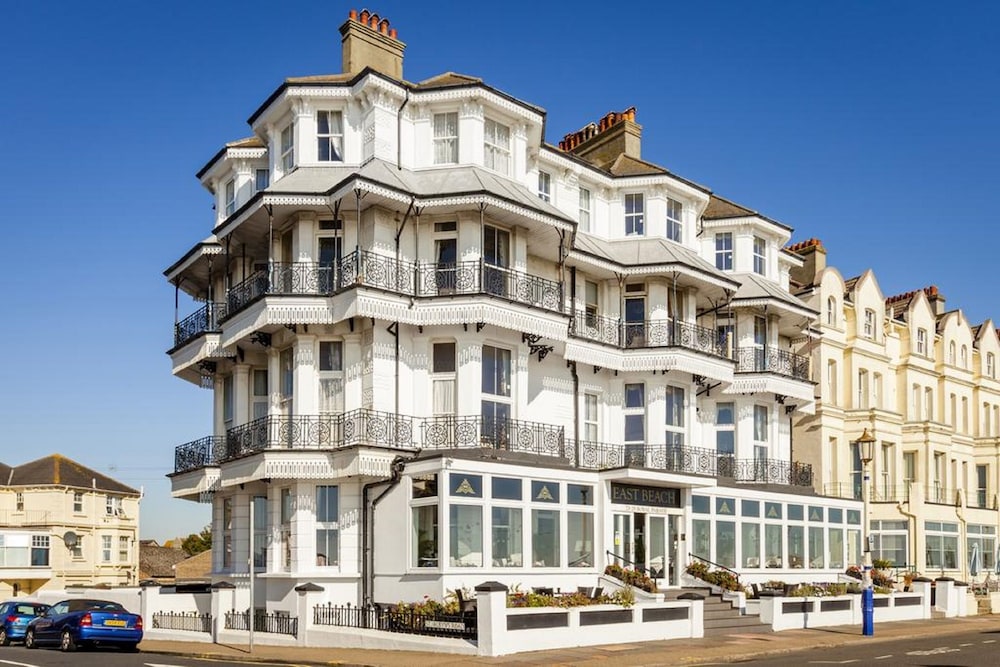 East Beach Hotel 4/54