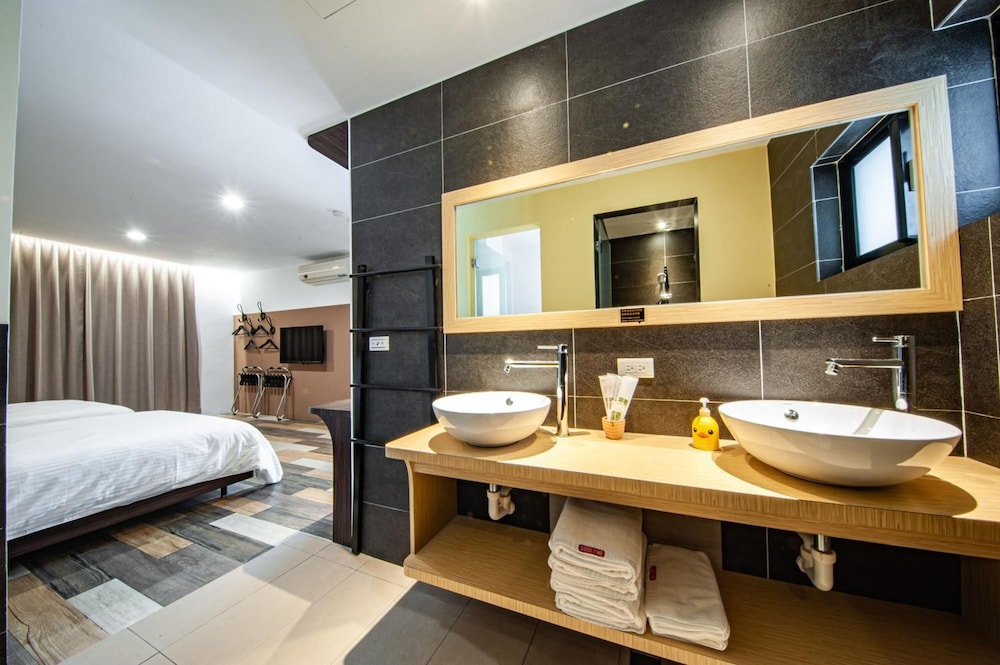 Here B&B 32/34