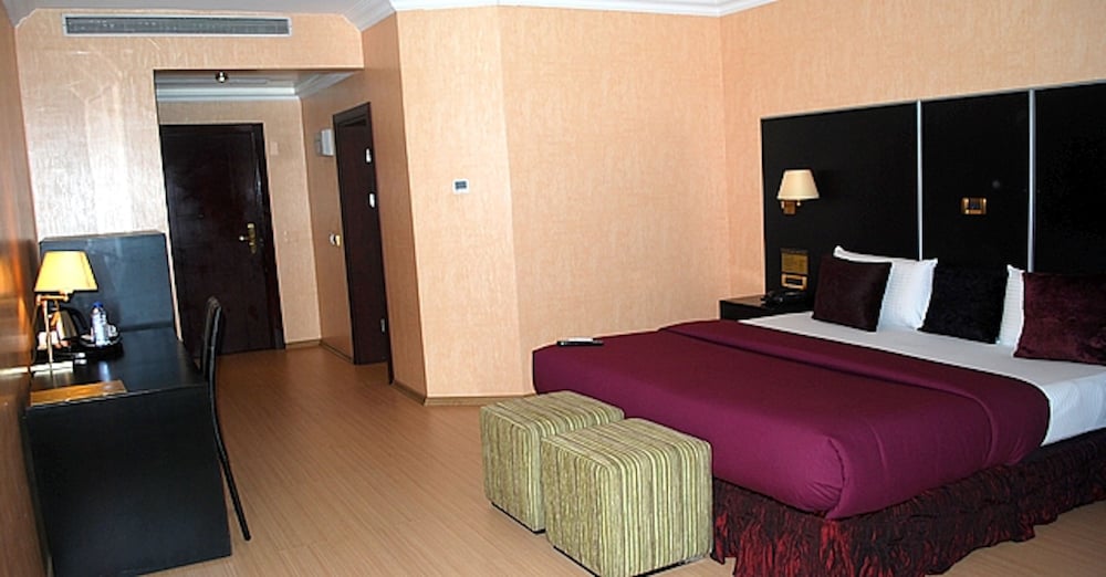 Chesney Hotel 14/35