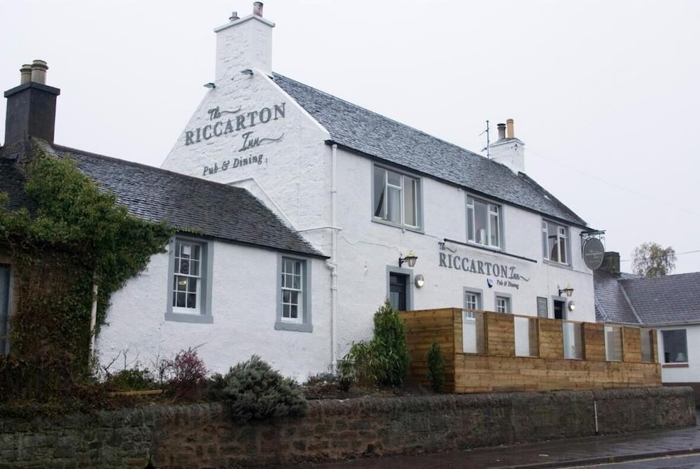 Riccarton Inn 4/35