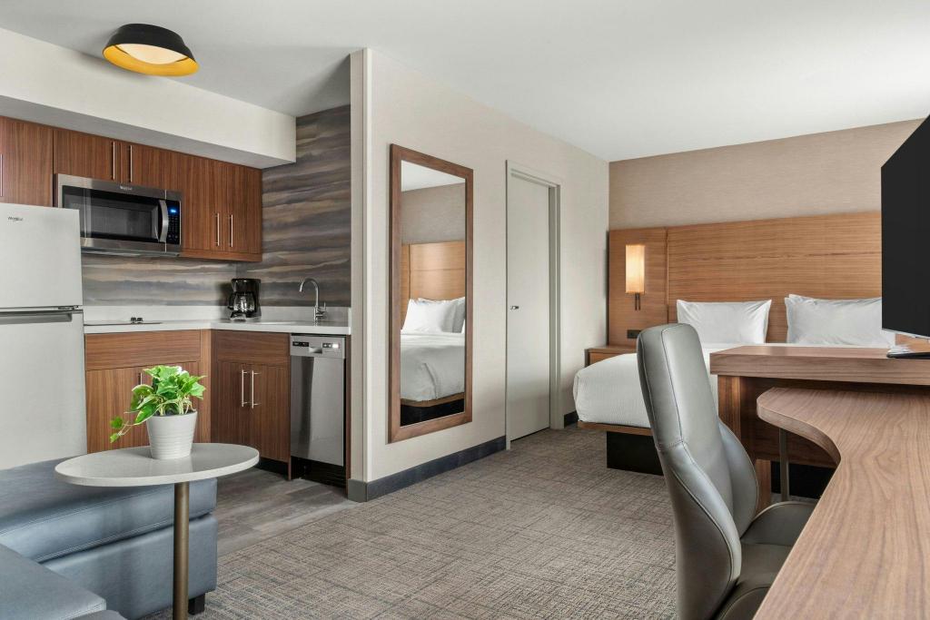 Studio, King Bed, Sofa, Small, Residence Inn by Marriott Laval 2/3