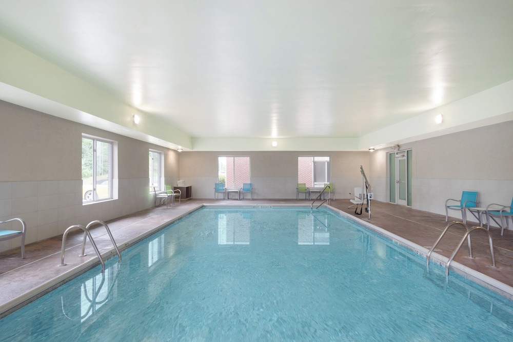 Holiday Inn Express Hotel Suites Frankfort 43/74