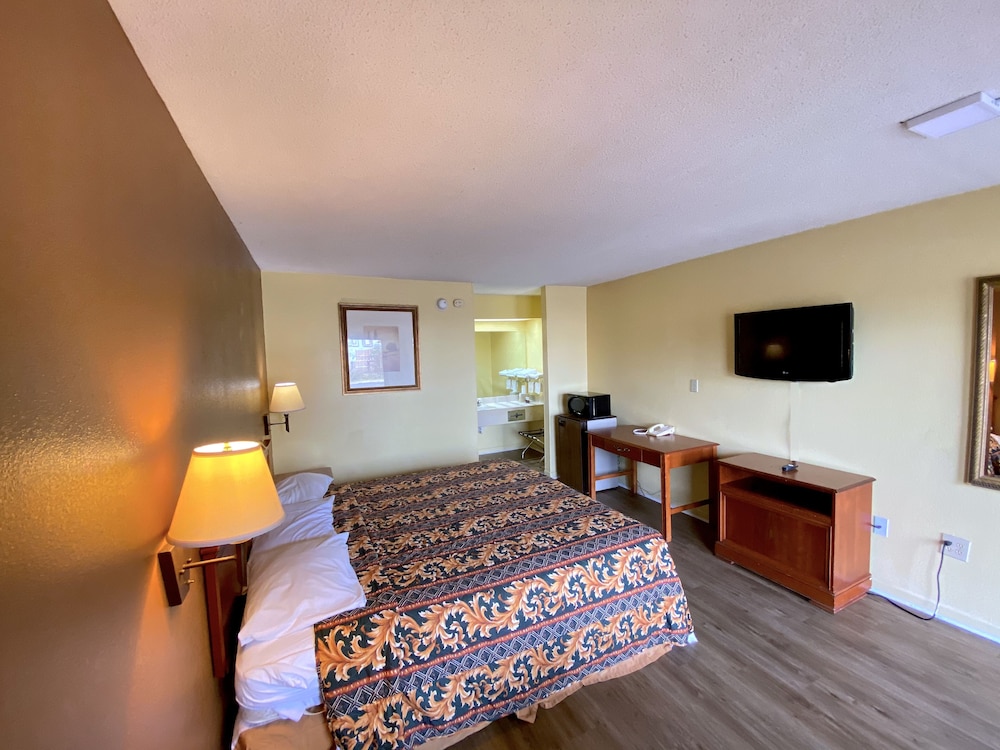 Red Roof Inn & Suites Monroe, NC 6/19