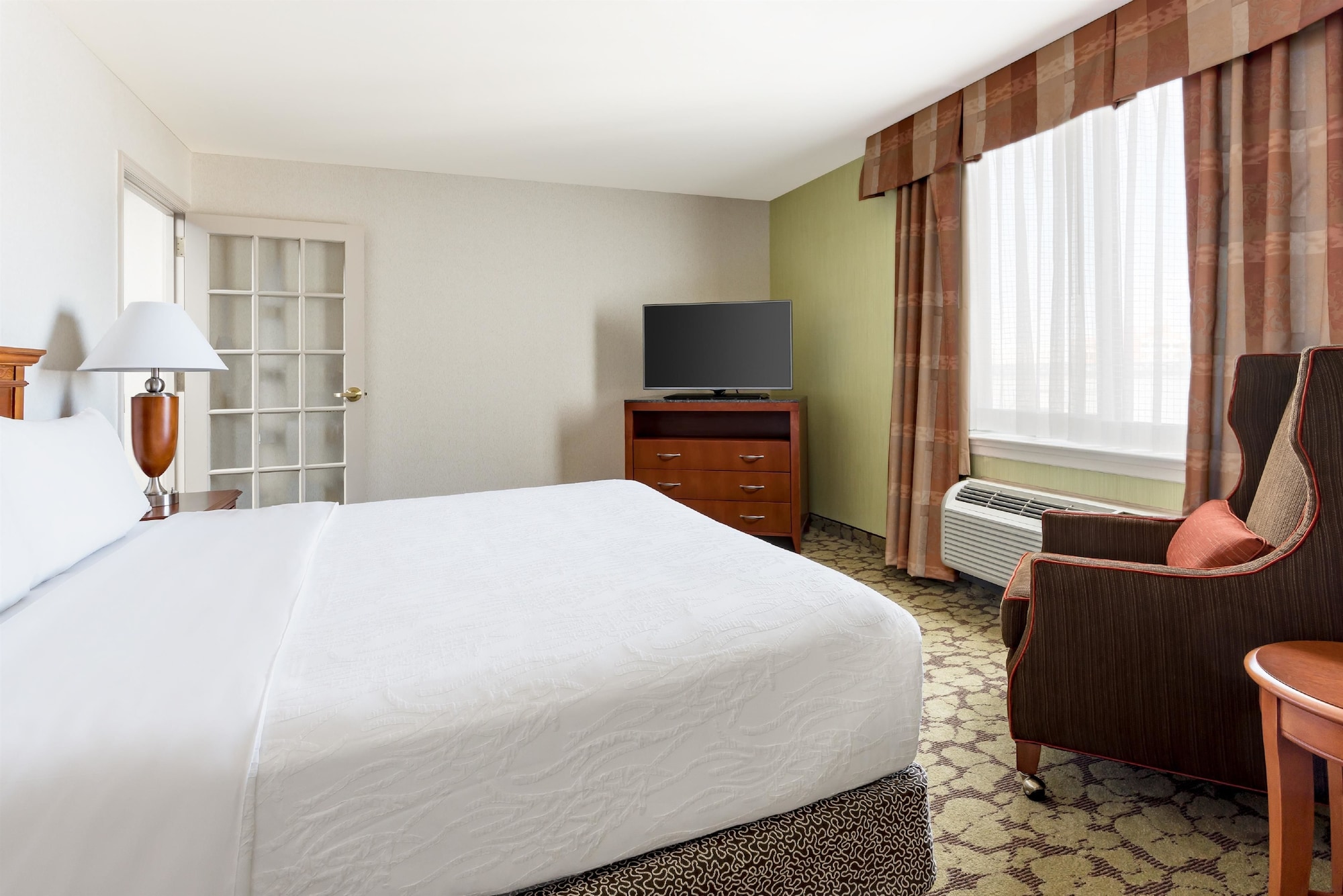 JUNIOR SUITE, KING BED, ACCESSIBLE