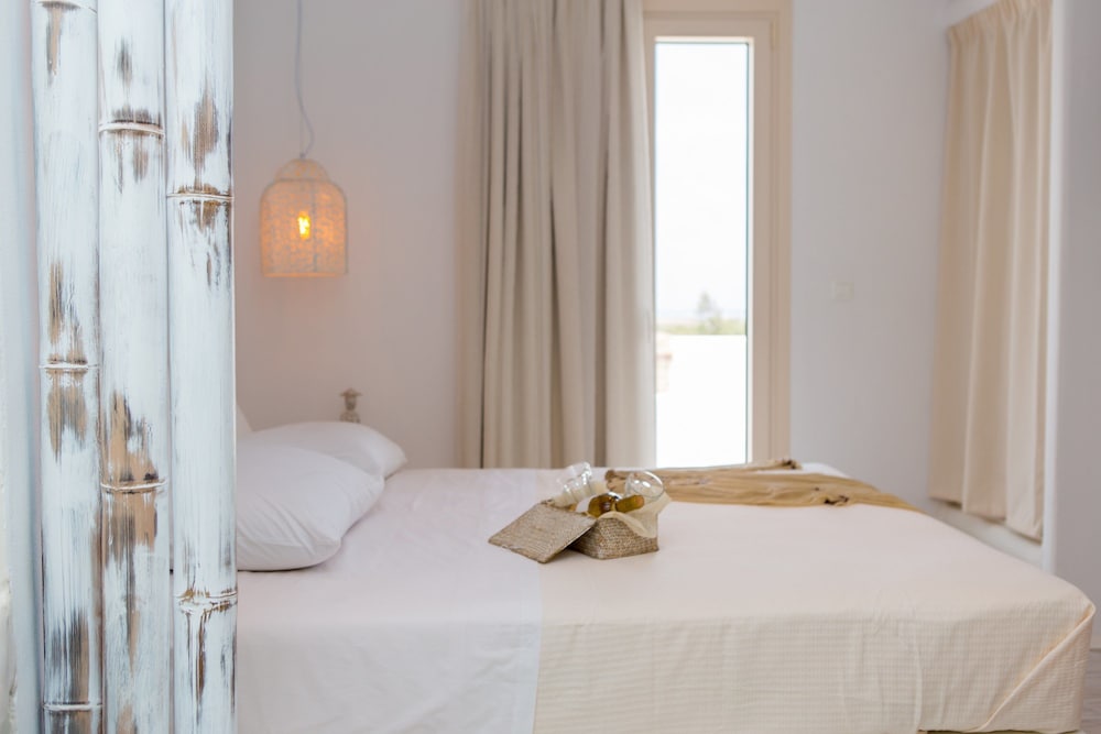 Naxian Lounge Villas 8/50