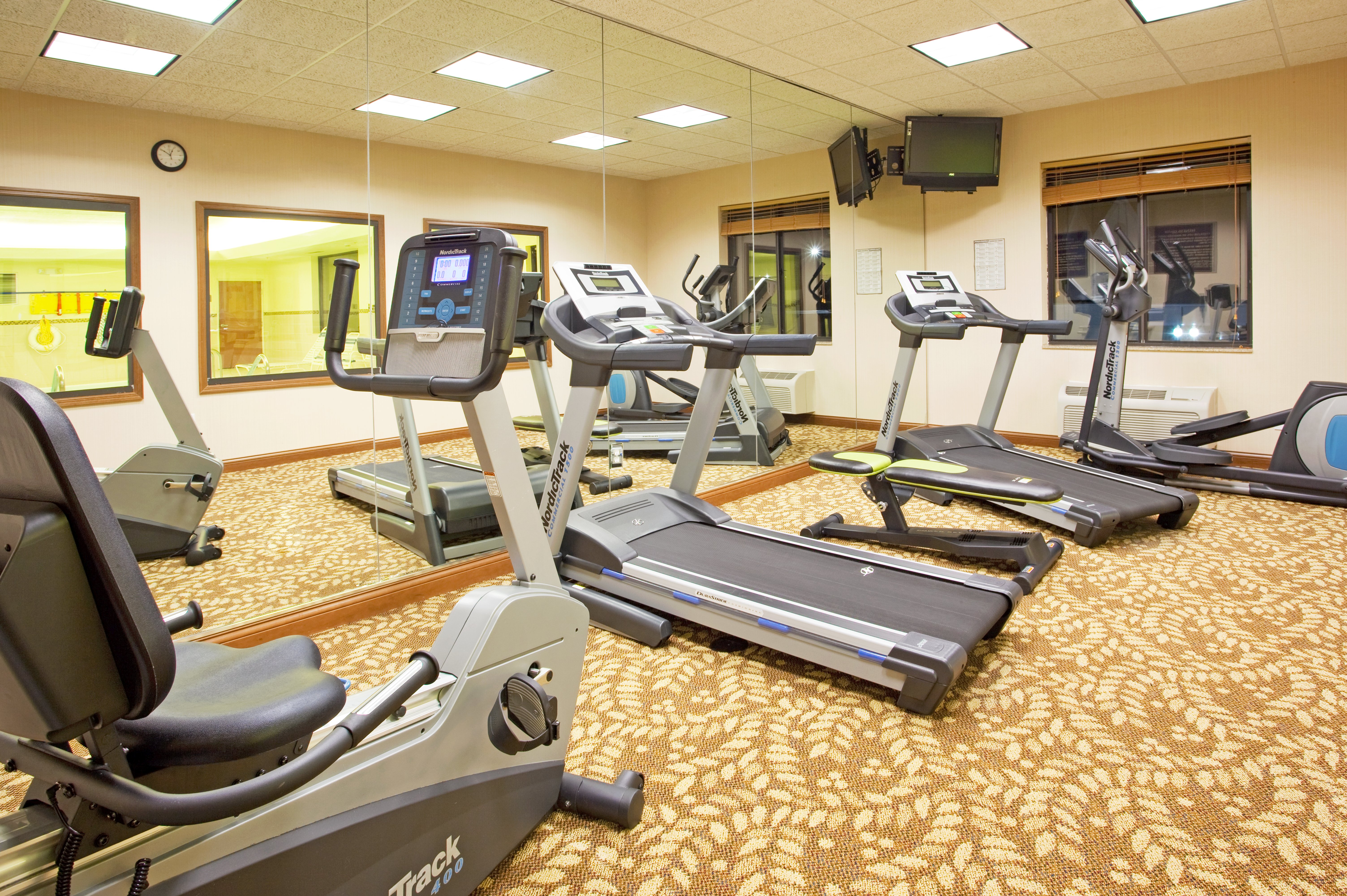 Holiday Inn Express Suites Howell 30/51