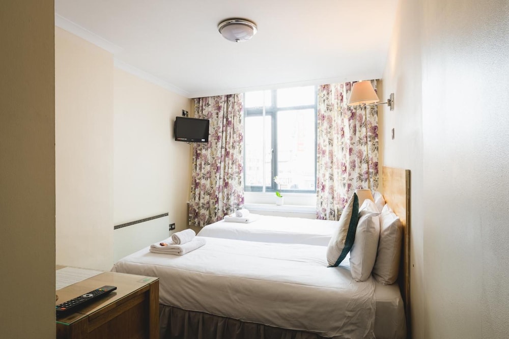 George Oxford Hotel 17/32