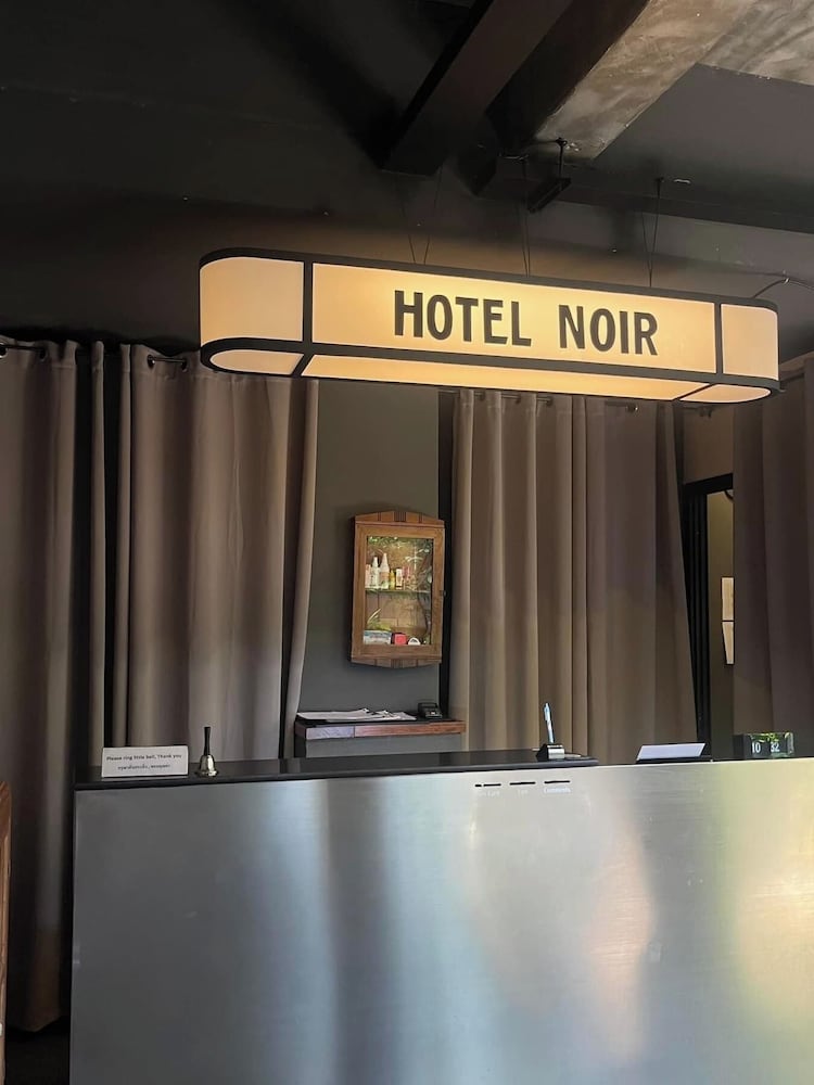 Hotel Noir 15/51