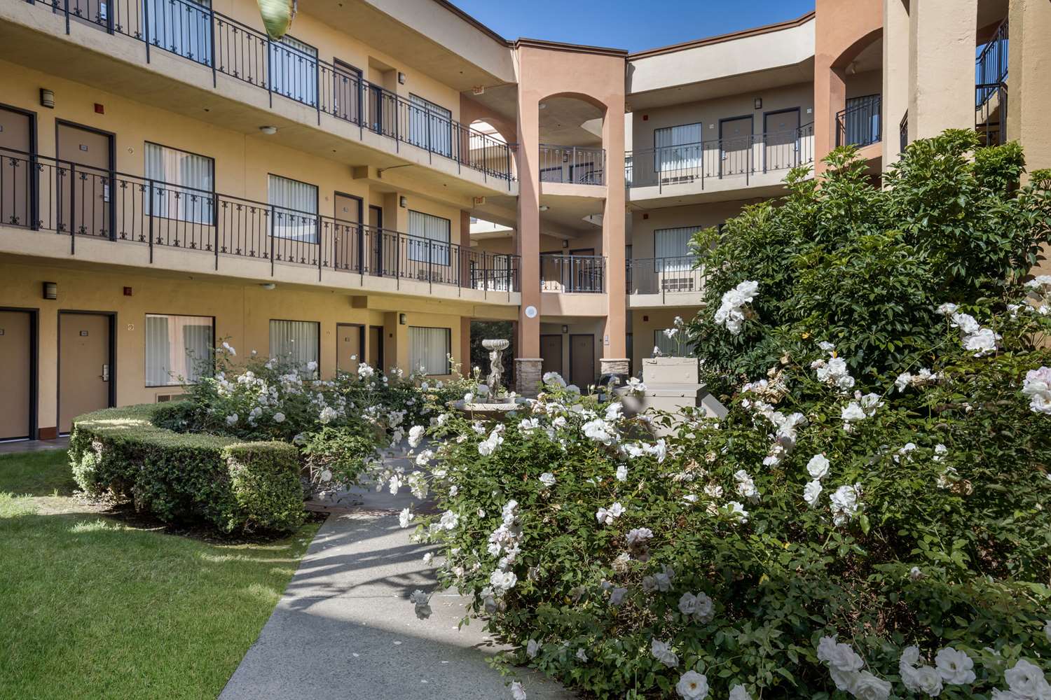 MainStay Suites Orange County John Wayne Airport 55/57