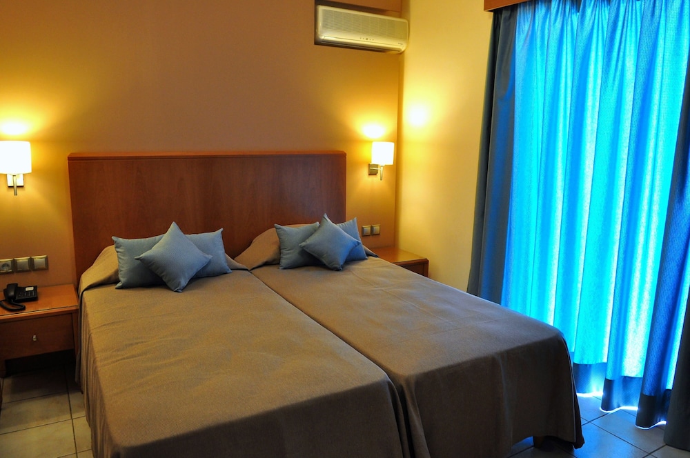 Sandys Studios Apartments And Log Villas 16/46