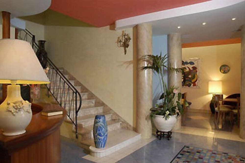 Derby Hotel 30/50