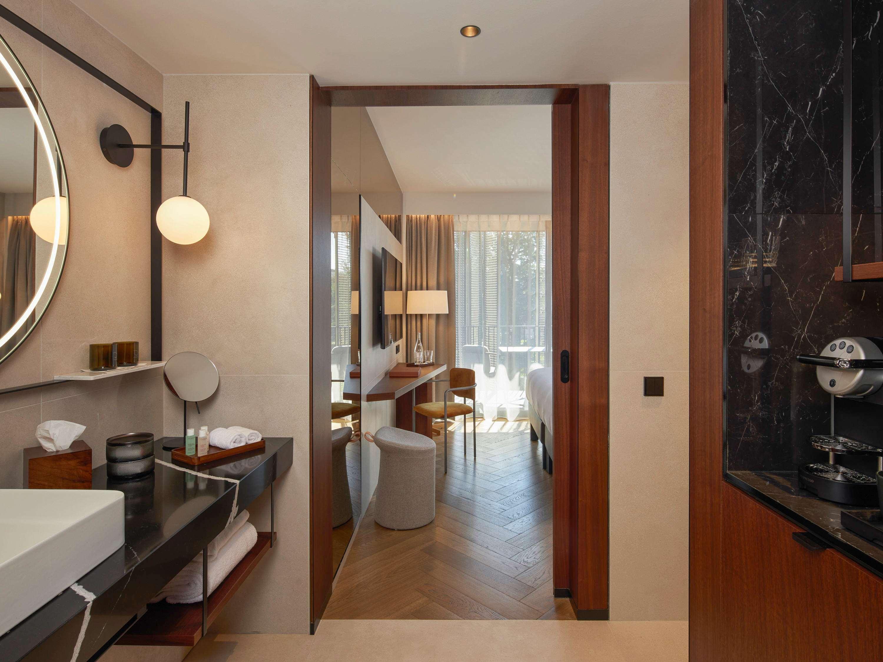 Signature, Superior, King Bed, Balcony, L Esquisse Hotel & Spa Colmar - MGallery Collection 5/7