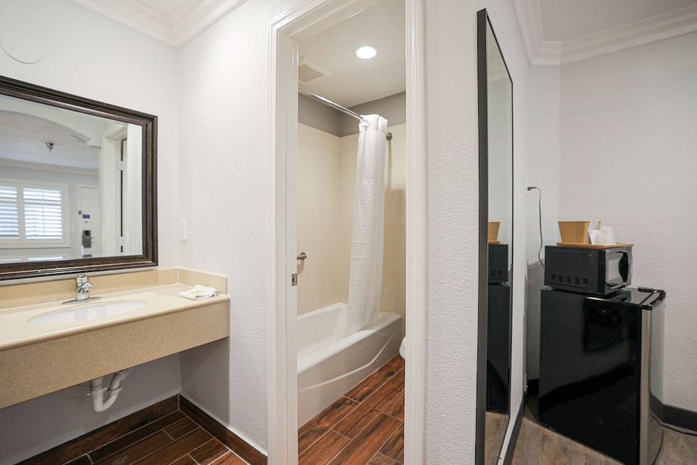 Motel6 Tustin, CA – Orange County 30/32
