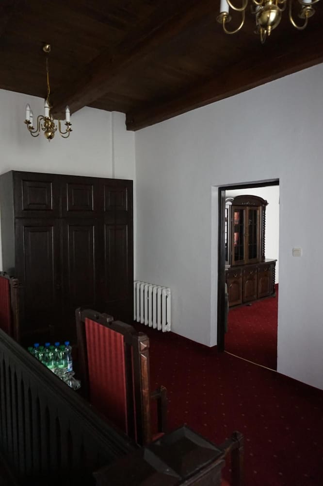 Dwor Polski Hotel 36/50