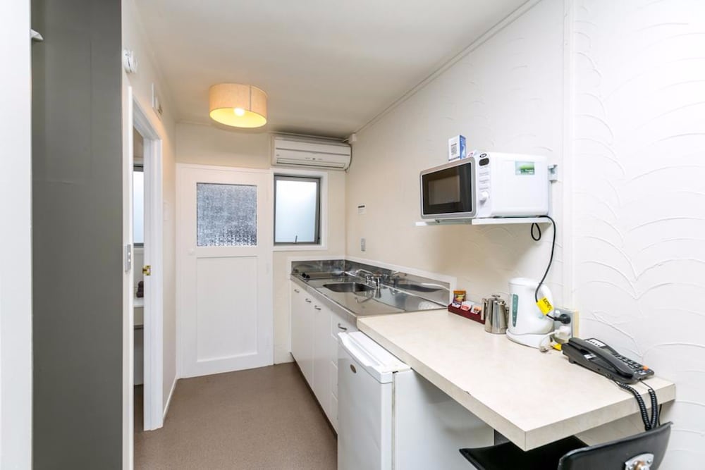 16 Northgate Motor Lodge 32/35