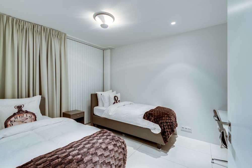 Black Pearl Luxury Apartments 13/67