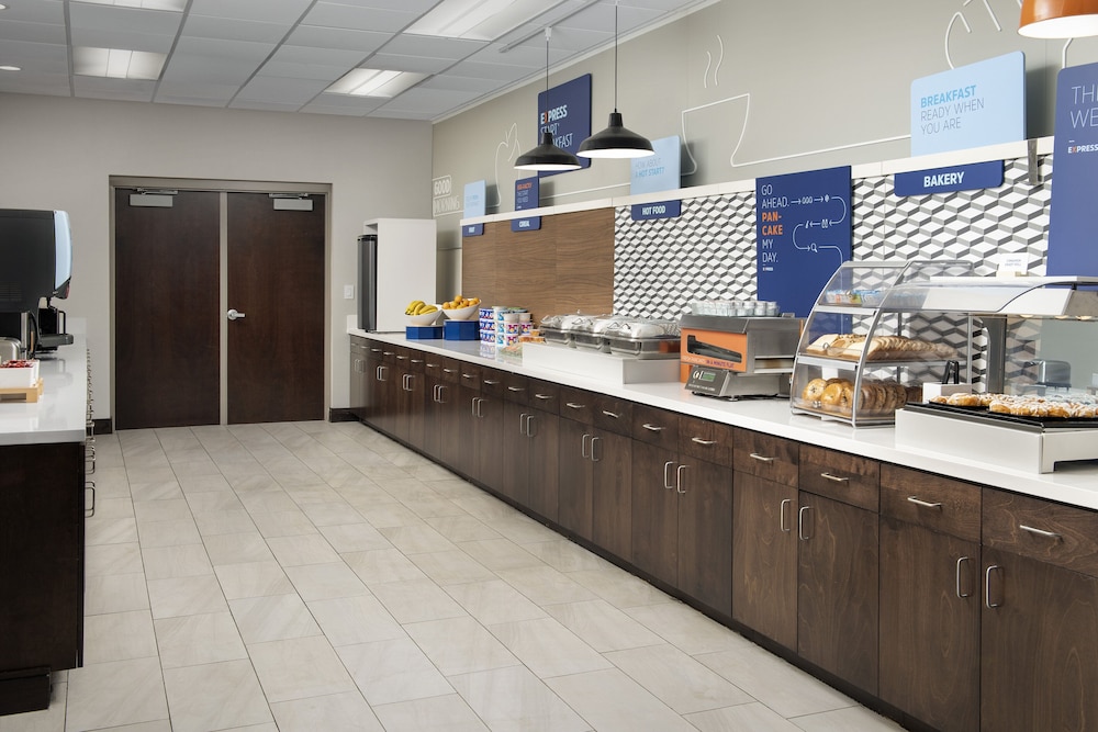 Holiday Inn Express Hoteland Suites Knoxville-Clinton 11/65