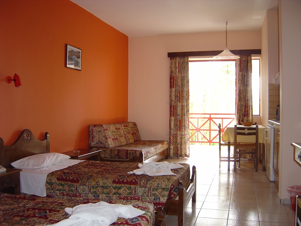 Apollon Hotel Apartments 7/50