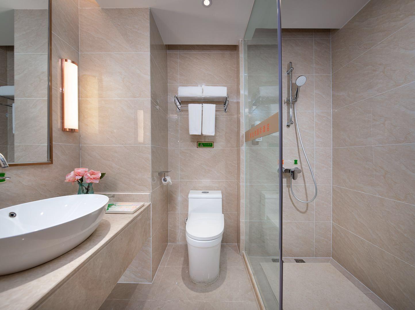 Vienna International Hotel (Chengdu Exhibition Center Zhonghe Metro Station) 33/37