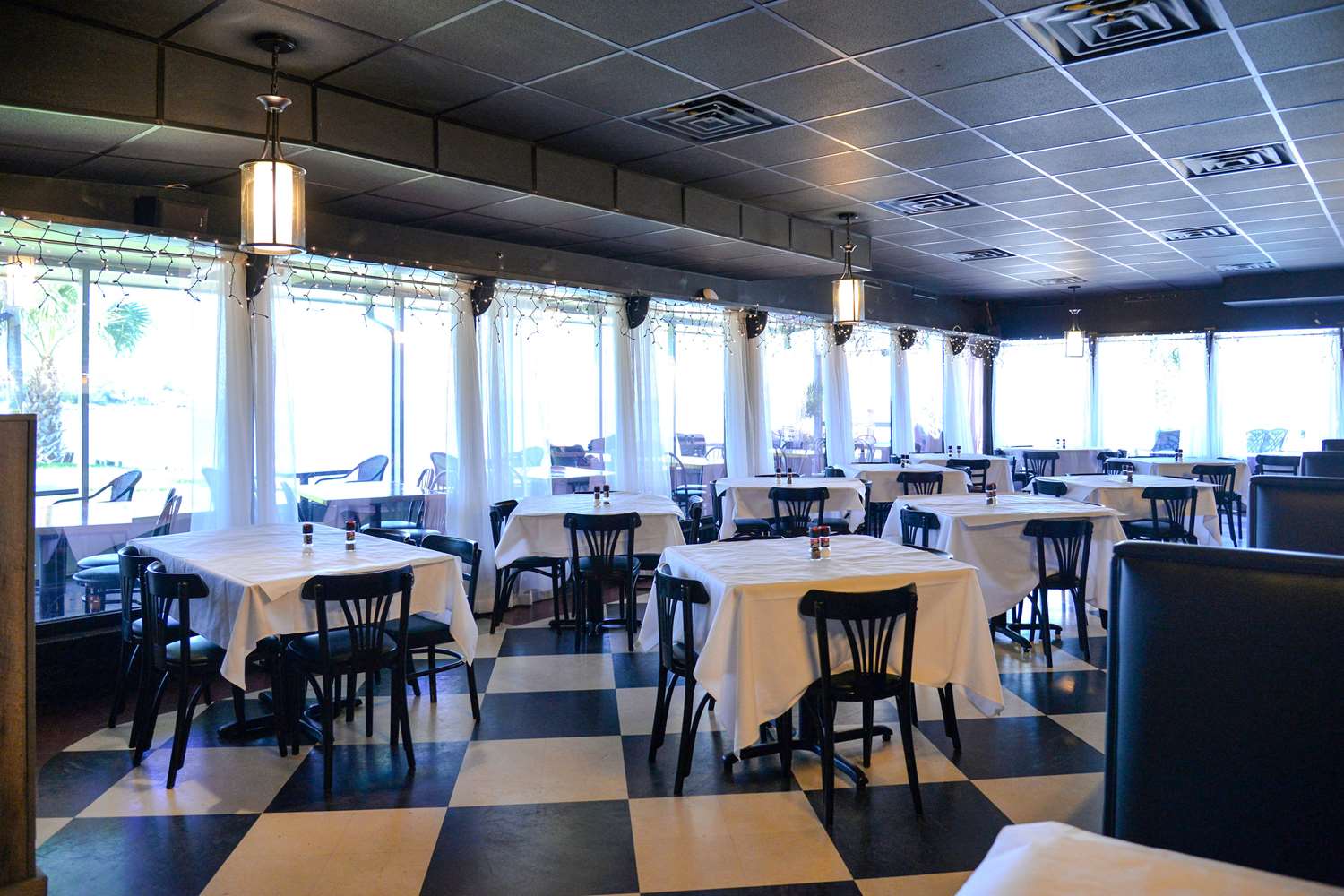 Quality Inn & Suites Gulf Breeze Bayside near Pensacola Beach 22/33