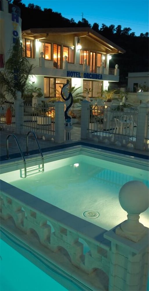 HOTEL ORCHID 4/57