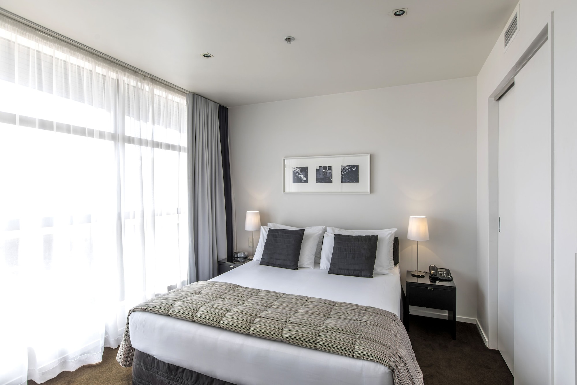1 BEDROOM, SUITE