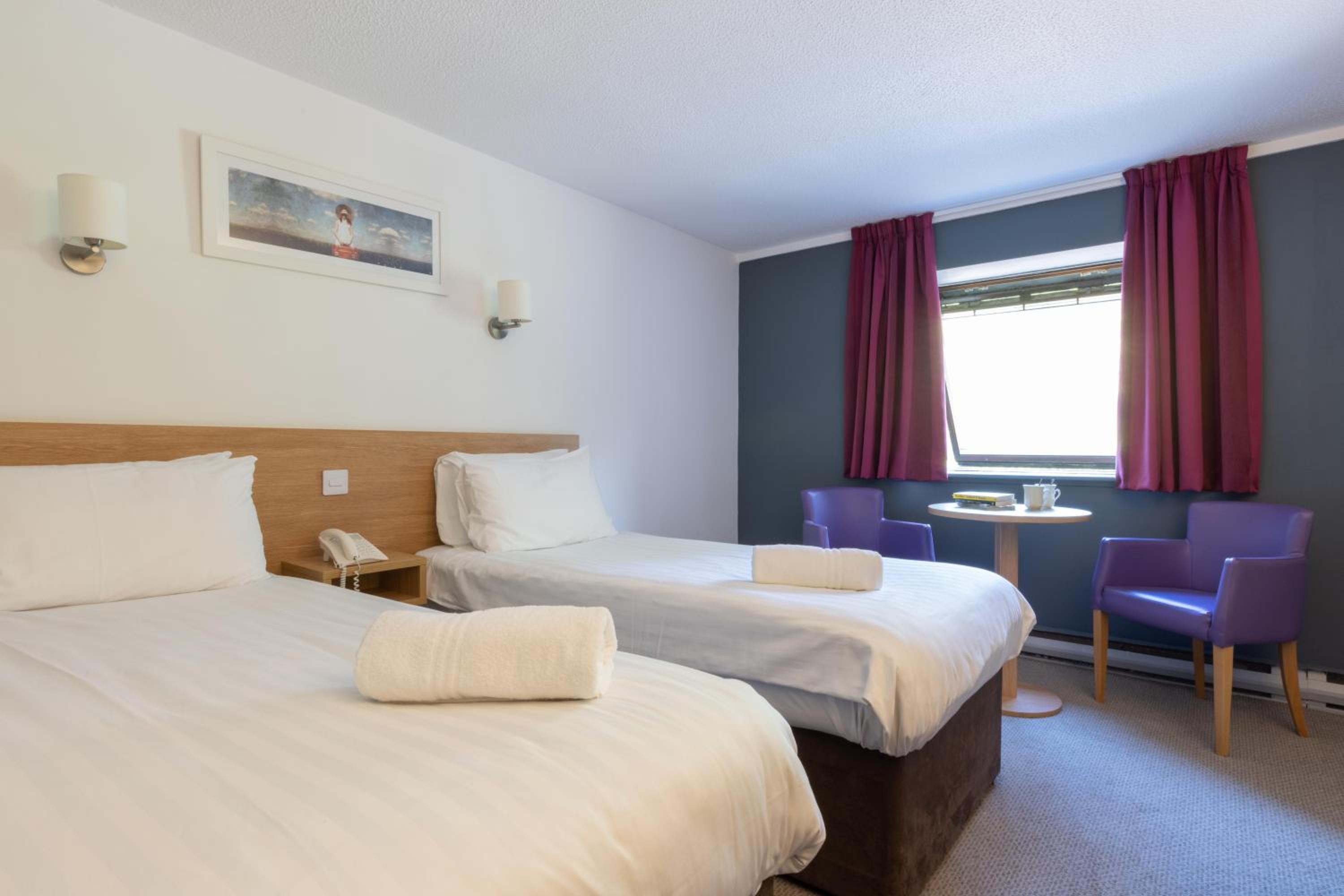 ROOM, TWIN BEDS, LAKE VIEW