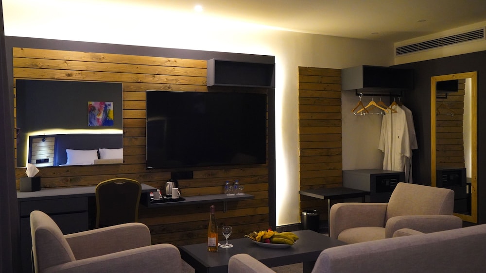 Delilah Hotel 35/51